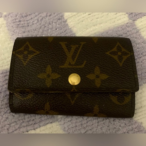 LOUIS VUITTON Monogram Multiple Key Holder - Picture 2 of 13